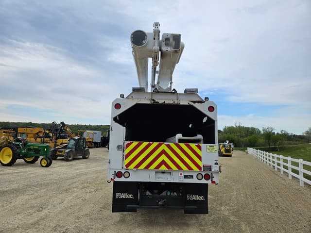 Image of International 4300 equipment image 3