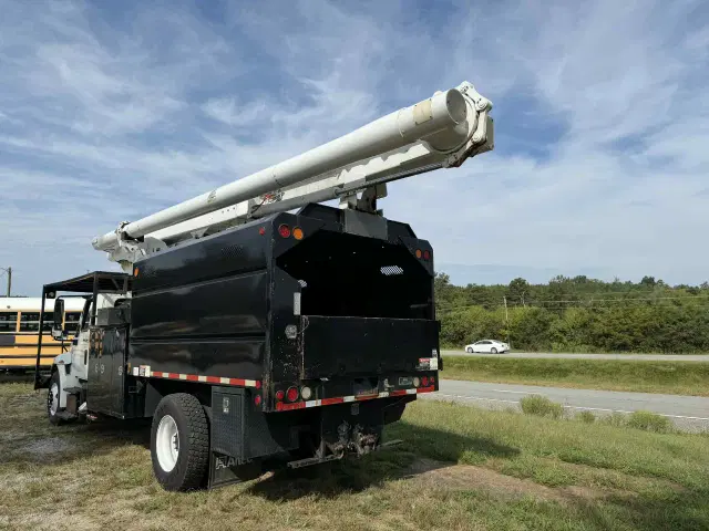 Image of International 4300 equipment image 4