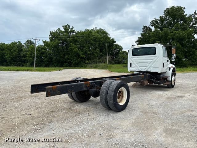 Image of International 4300 equipment image 4