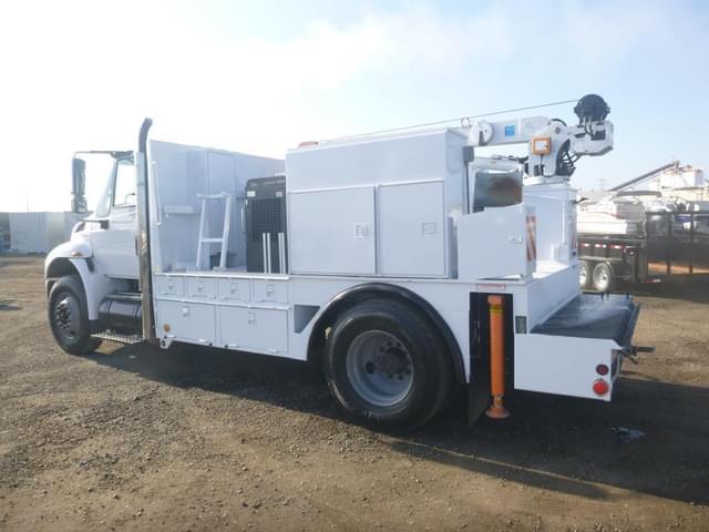 Image of International 4300 equipment image 3