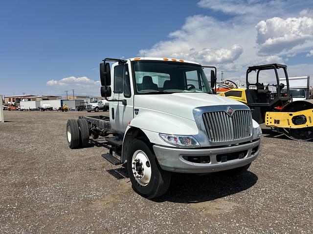 Image of International 4300 equipment image 3