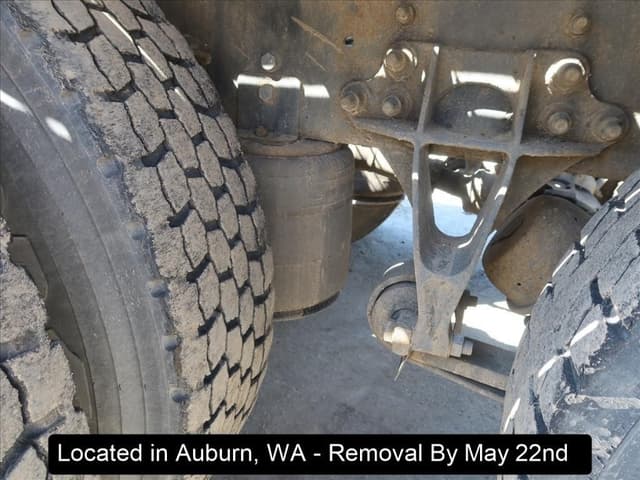 Image of International 4400 equipment image 3