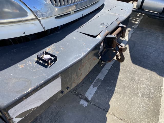 Image of International 4400 equipment image 4