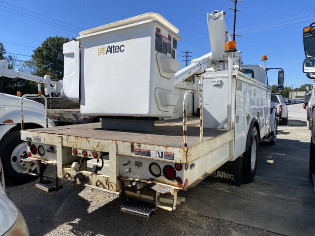 Image of International 4400 equipment image 2