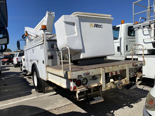 Image of International 4400 equipment image 1