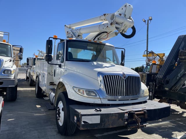 Image of International 4400 equipment image 3