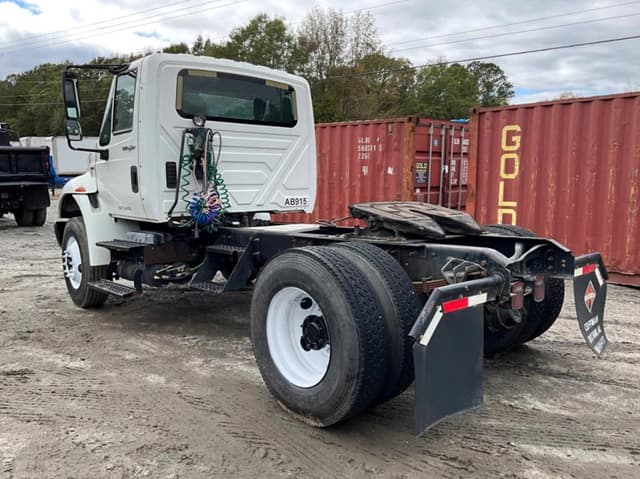 Image of International 4400 equipment image 2