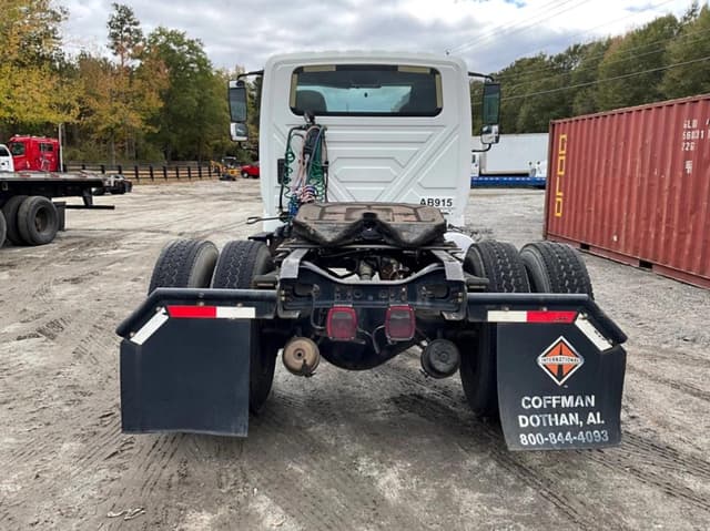 Image of International 4400 equipment image 3