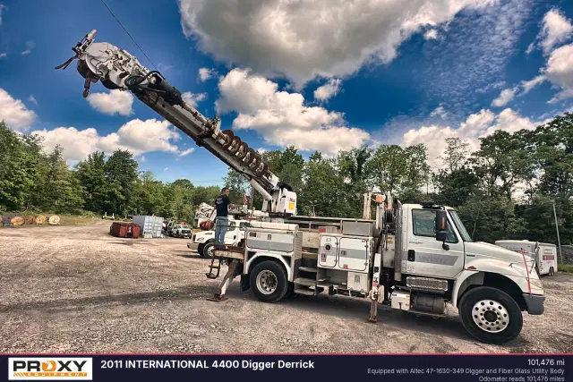 Image of International 4400 equipment image 3