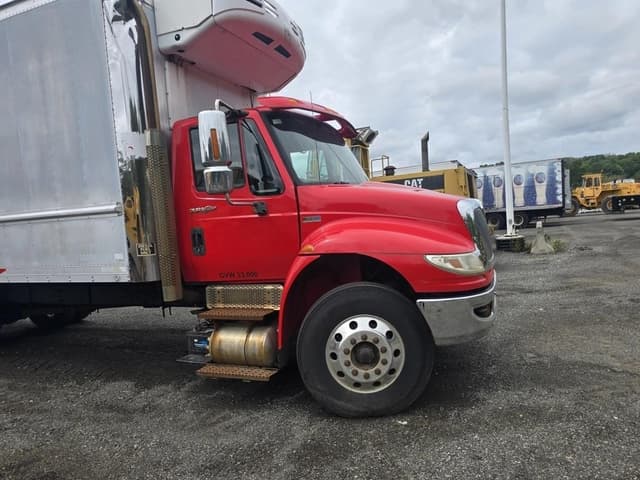 Image of International 4400 equipment image 3