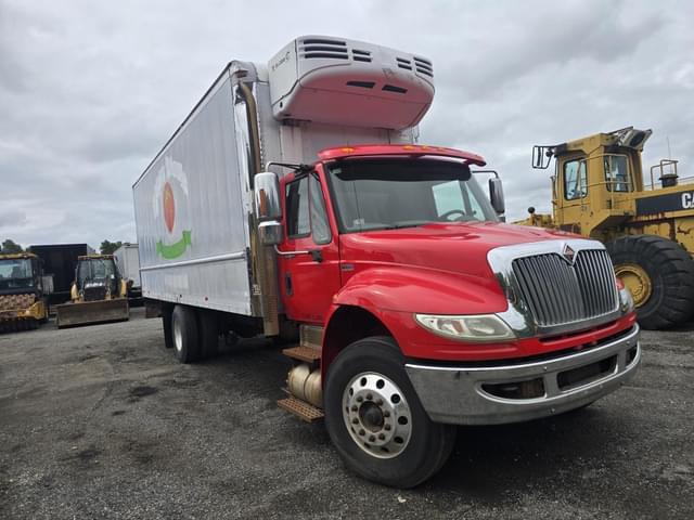 Image of International 4400 equipment image 2