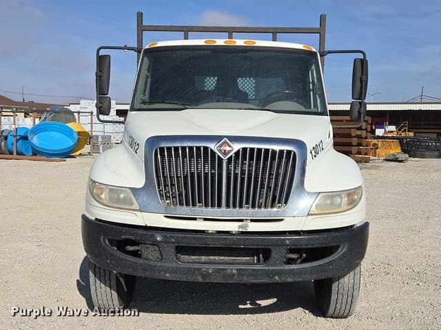 Image of International 4400 equipment image 1