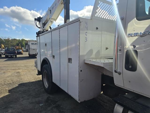 Image of International 4400 equipment image 4