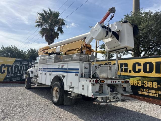 Image of International 7300 equipment image 1