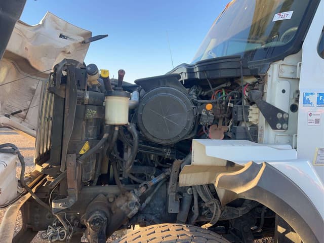 Image of International 7400 equipment image 4