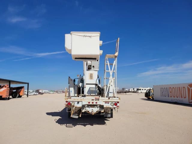 Image of International 7400 equipment image 3