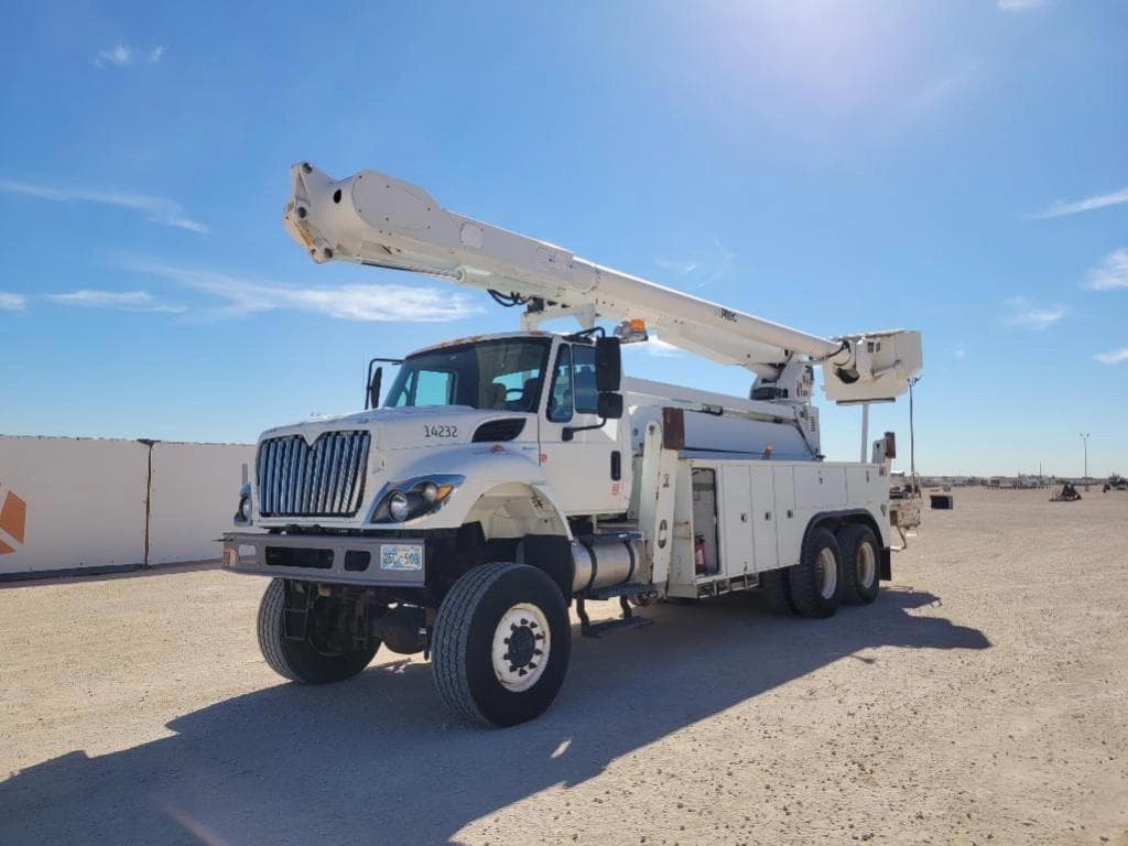 Image of International 7400 Primary image