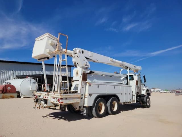 Image of International 7400 equipment image 4