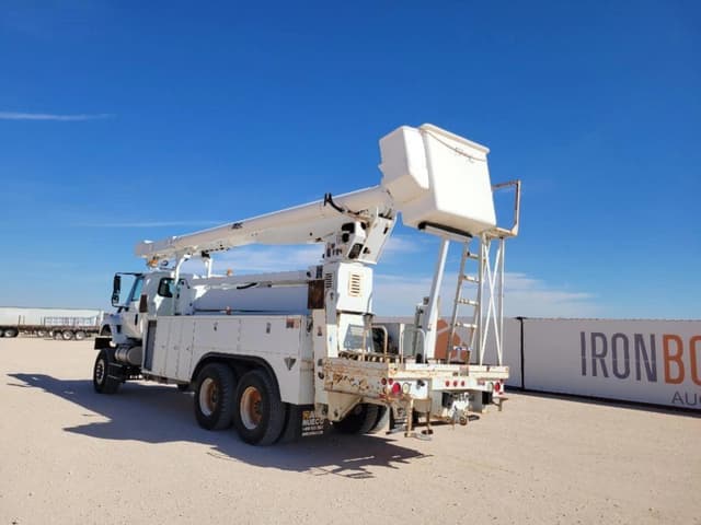 Image of International 7400 equipment image 2