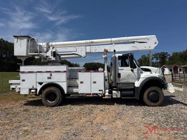 Image of International 7400 equipment image 1