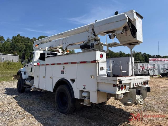 Image of International 7400 equipment image 3