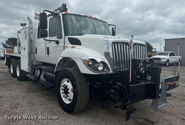 Image of International 7400 equipment image 2