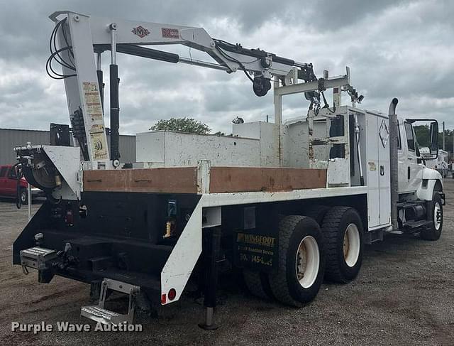 Image of International 7400 equipment image 4