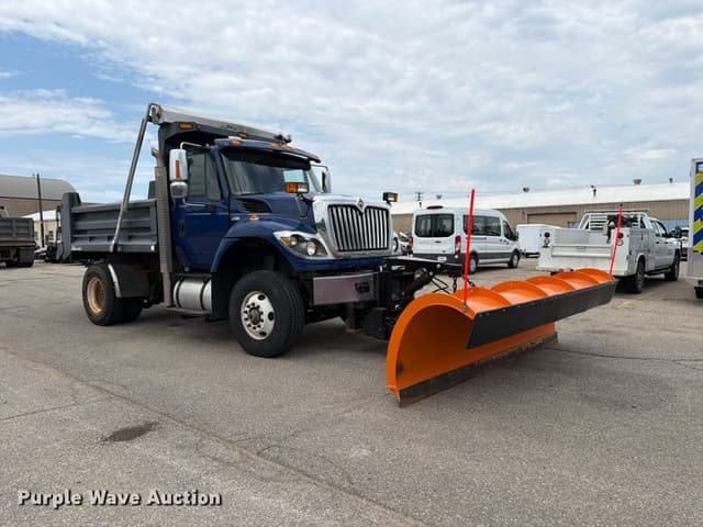 Image of International 7400 equipment image 2