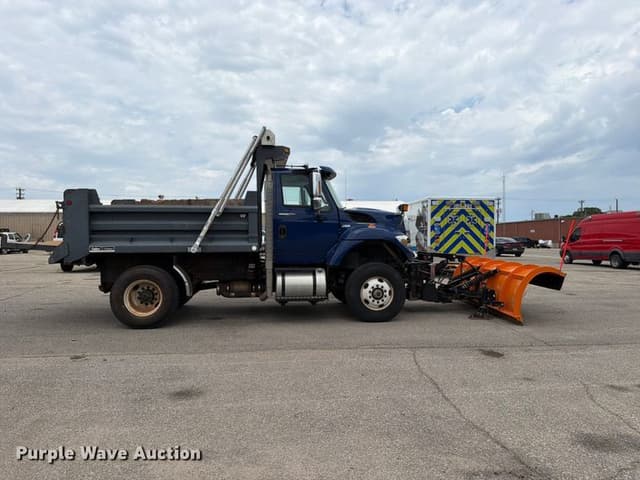 Image of International 7400 equipment image 3