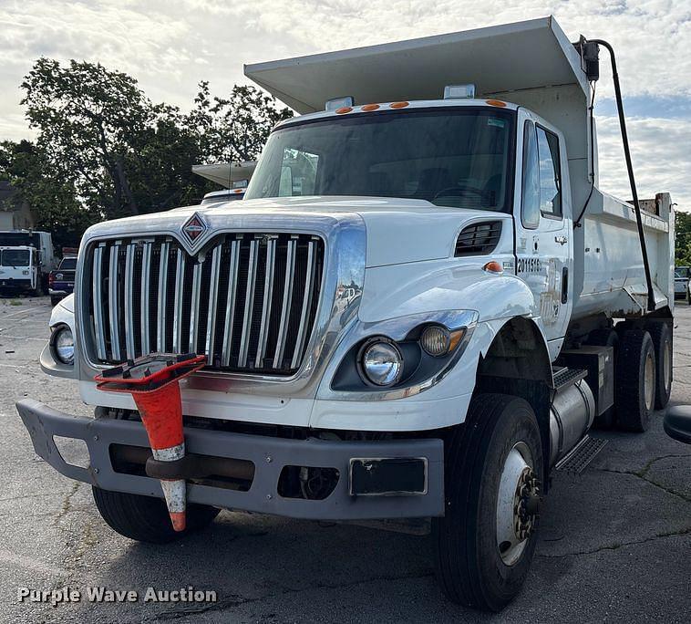 Image of International 7400 Primary image