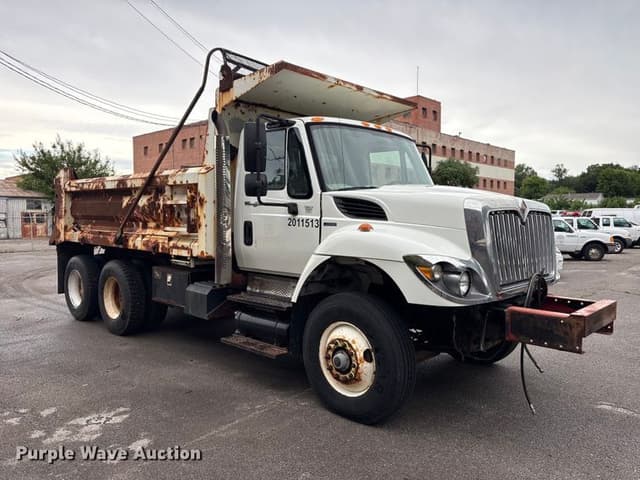 Image of International 7400 equipment image 2