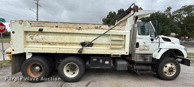 Image of International 7400 equipment image 1