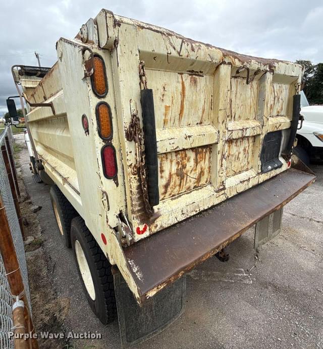 Image of International 7400 equipment image 4
