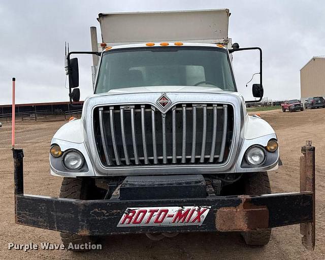 Image of International 7400 equipment image 1