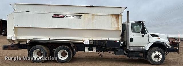 Image of International 7400 equipment image 3