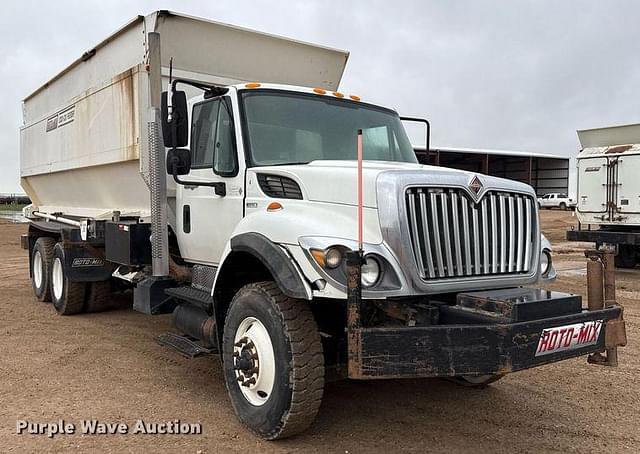 Image of International 7400 equipment image 2