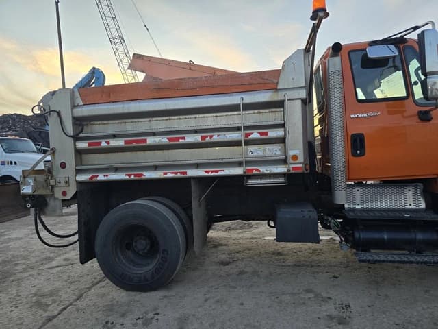 Image of International 7400 equipment image 3