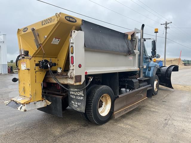 Image of International 7400 equipment image 4
