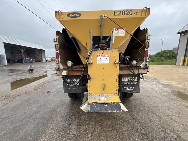 Image of International 7400 equipment image 3
