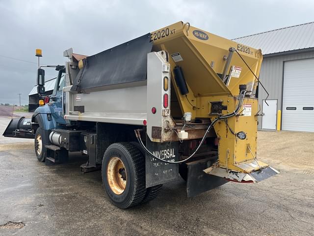Image of International 7400 equipment image 2
