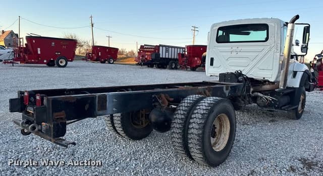 Image of International 7400 equipment image 4