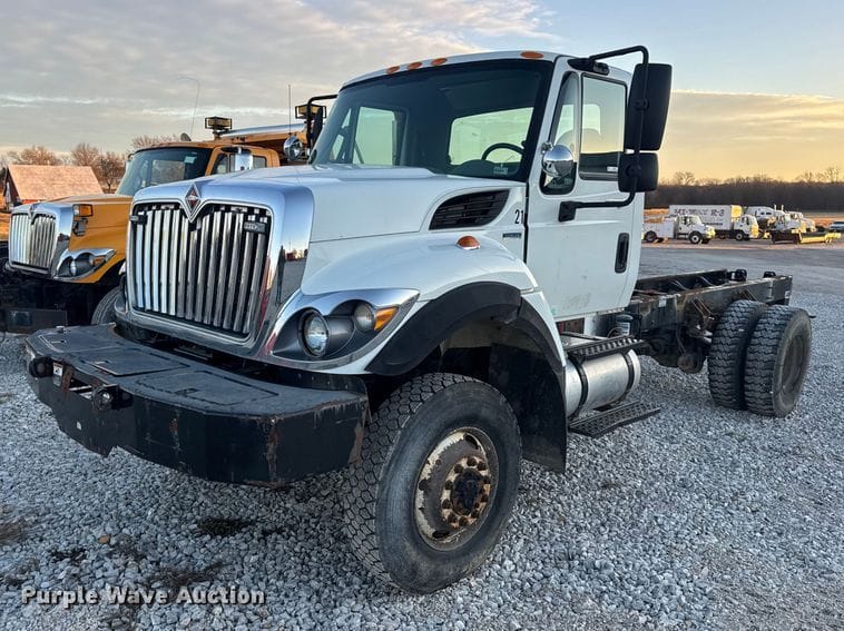 2011 International 7400 Equipment Image0