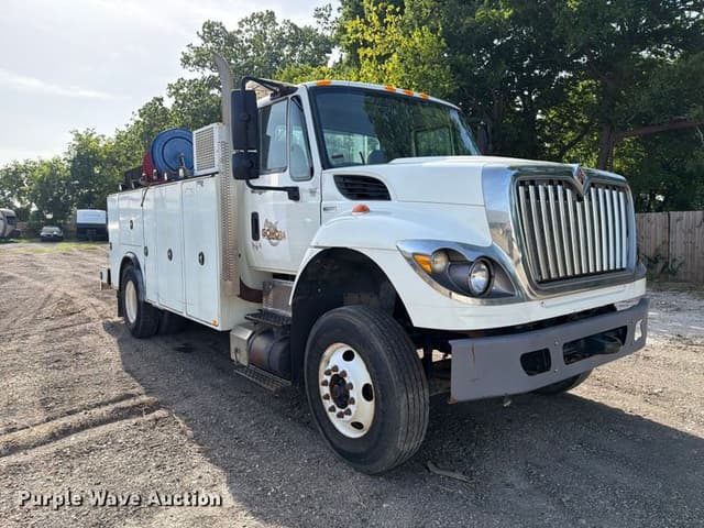 Image of International 7400 equipment image 2