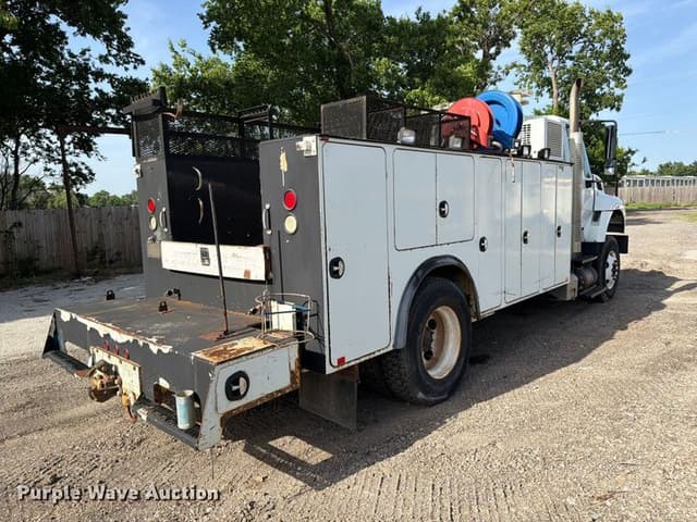 Image of International 7400 equipment image 4