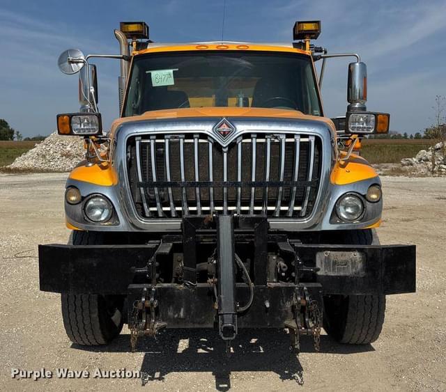 Image of International 7500 equipment image 1