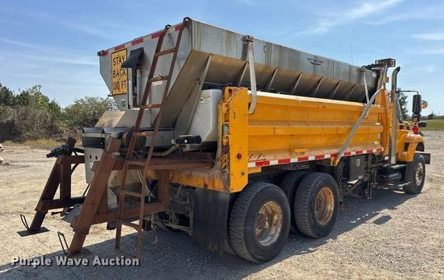 Image of International 7500 equipment image 4