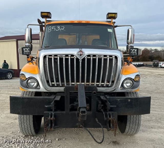Image of International 7500 equipment image 1