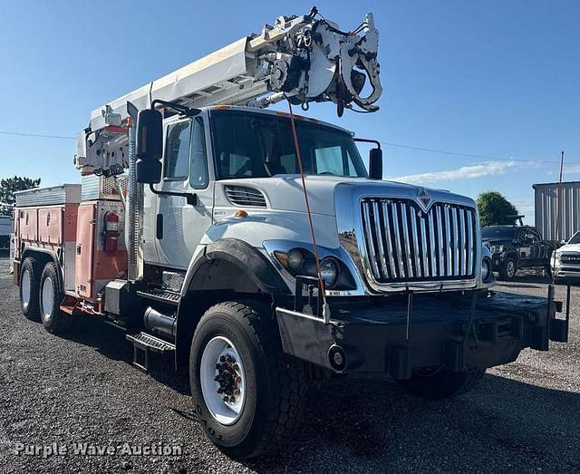 Image of International 7500 equipment image 2