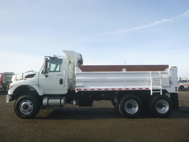 Image of International 7500 equipment image 3