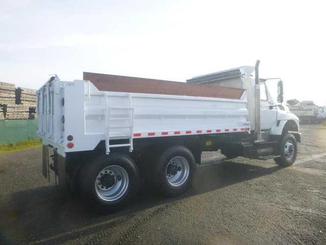 Image of International 7500 equipment image 2